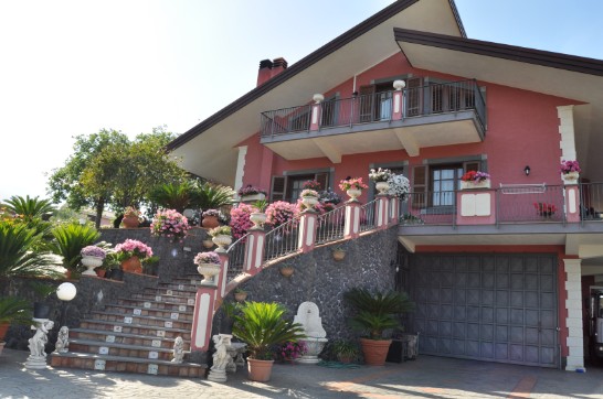 Ingresso principale di Villa Del Sole casa vacaza a Zafferana sull'Etna