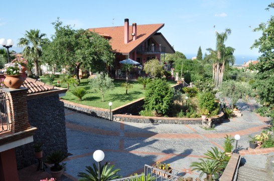 Lawn in the back of the house of the sun holiday villa in Santa Venerina